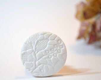 white nature lace imprint brooch - flower print brooch - white textured brooch - vintage wedding brooch - mothers day gift - gift for her