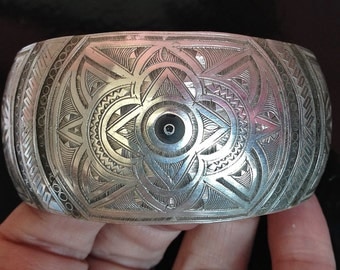 Tuareg bracelet, Horn with Silver & Geometric Patterns Decorated