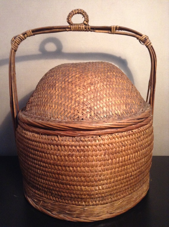 Vintage woven Chinese lidded basket with handle