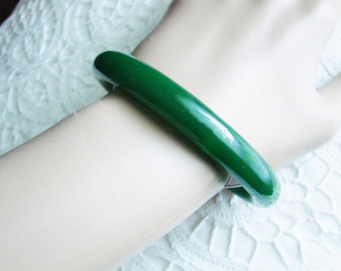 Peking Glass Jade Green Bangle Bracelet / Vintage Jewelry / Jewellery