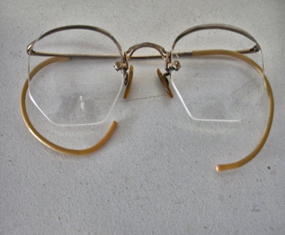 Vintage Wire Frame Eyeglasses Eye Ware 1940s Gold tone 10/12GF