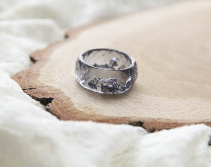 Grey Faceted Resin Ring With Silver Flakes, Hight Epoxy Ring, Geometric Resin Ring, Anniversary Ring, Modern Materials, Stackable Ring