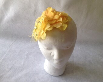 Yellow Fascinator, Yellow Wedding Fascinator, Yellow Flower Fascinator, Children Fascinator, Bridesmaid Fascinator, Teardrop Fascinator