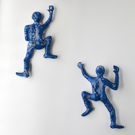 SET of 2 climbing figures wall decor wall hanging Metal by nuntchi