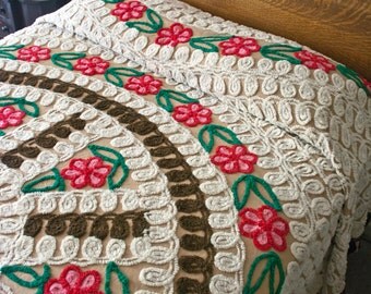 Vintage Chenille Bedspread, 1950s Full Size Spread, Mocha Cotton Base, Brown & White Icing Curlicues, Pink Flowers, Cotton Chenille