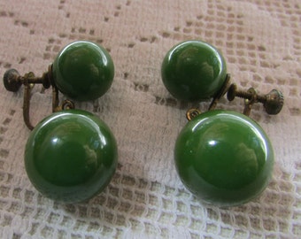 Vintage Bakelite balls screw on earrings