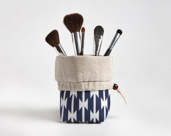 Travel Makeup Brush Holder, Makeup Brush Pouch, Makeup Bag in Tomahawks