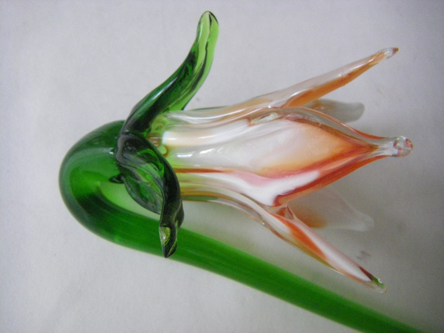 VTG. Art Hand blown GLASS Flower.