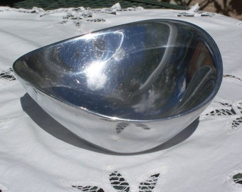 Classic Nambe Butterfly Tri-Corner Bowl - 567