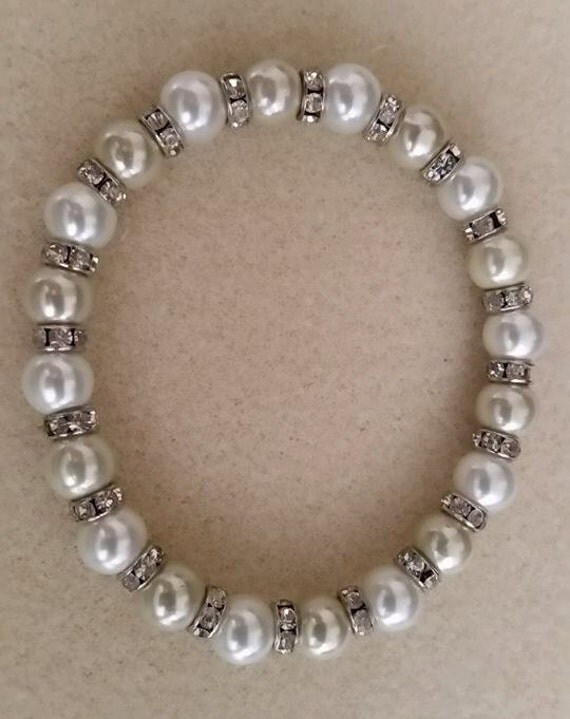 Pearl Elastic Bracelet by LousCreation on Etsy