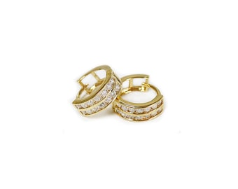 Deal of the day! Huggies clear CZ earring (B195/196)