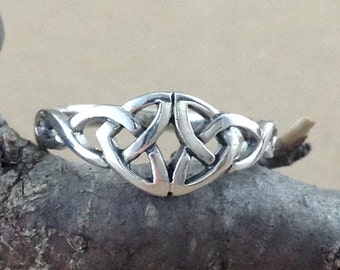 Celtic Ring~Silver Celtic Double Trinity Knot Ring~Knotted Ring~Irish Knot Ring~Celtic Knot Ring~Promise Ring~Woven Knot Ring~Gift for Her