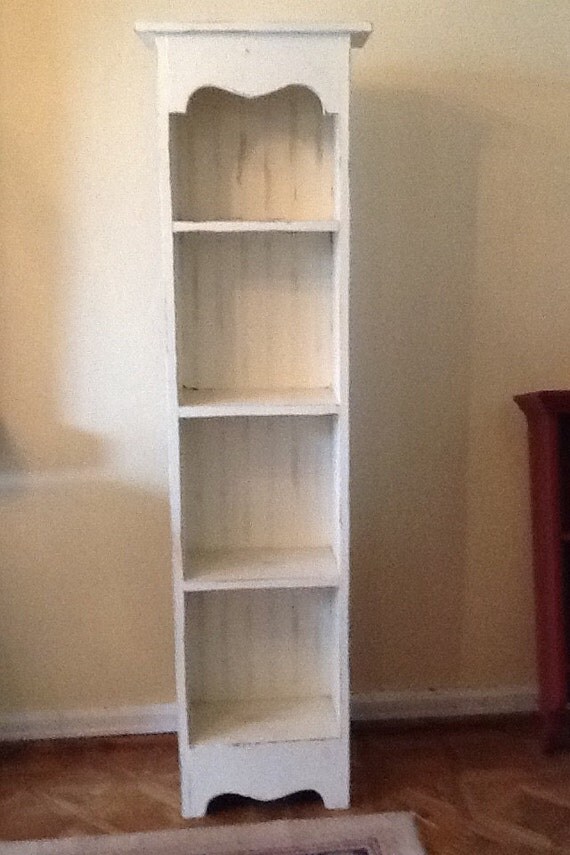 Space efficient bookcase