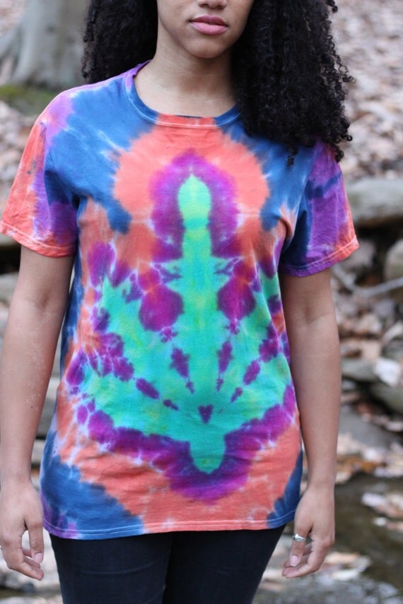 pot leaf tie dye shirt diy