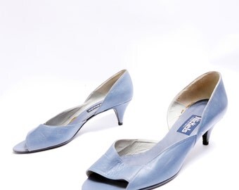 Size 8 1/2B // Vintage Blue Grey Cut Out Side // Open Toe Mid Heel // 80s Leather Pumps // 108