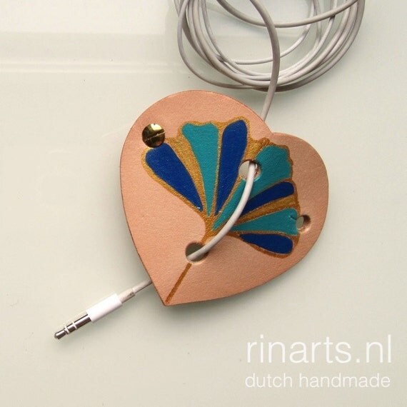 Earbuds / earphone cord keeper / headphone cable organizer