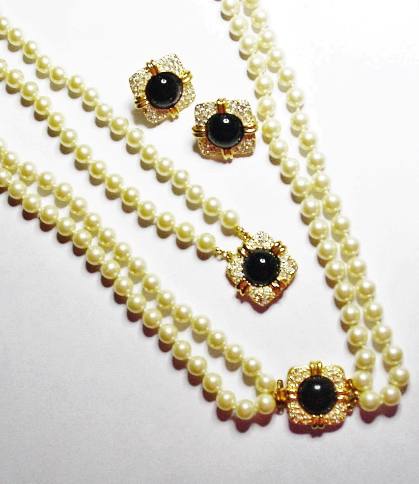 Joan Rivers Pearl Necklace Set Black and Crystal Clasp