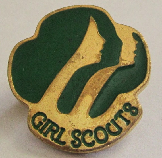 Vintage Contemporary Girl Scout Membership Pin circa 1980