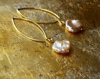 Blush bridal earrings, Real pearl earrings, Keshi pearl earrings, Pearl chandelier earrings, Keishi pearl hoop earrings, Big baroque pearl