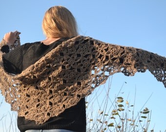 Châle beige au crochet en pure laine