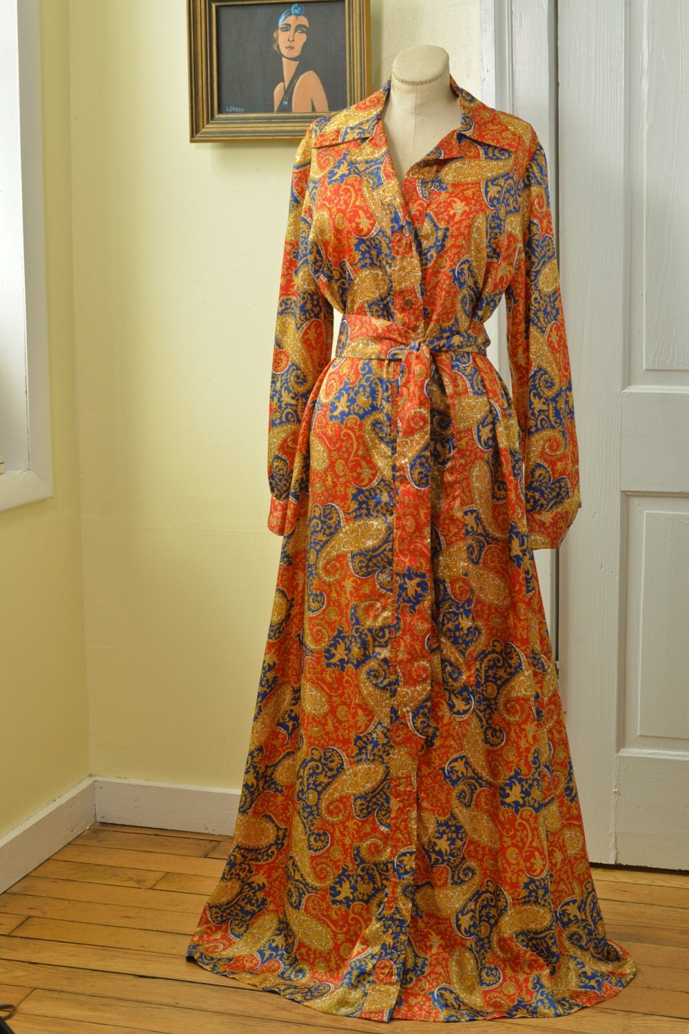 ASIAN inspired vintage LONG dressing gown in gold red white