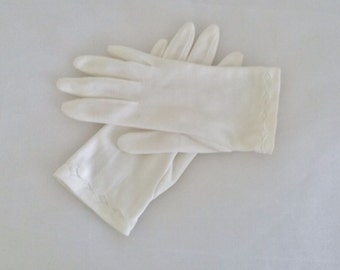 Vintage Women's Gloves Made In The Philippines 1960's