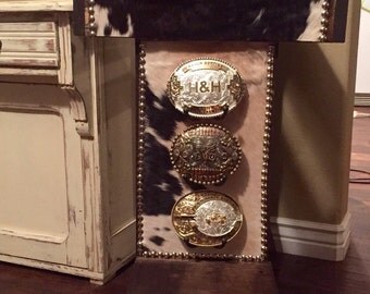 Trophy saddle stand with buckles