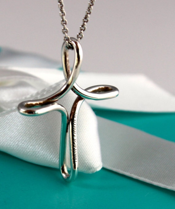 Без тиффани. Тиффани Инфинити. Tiffany Infinity Cross Pendant. Крест Tiffany co. Tiffany Infinity Cross Necklace.