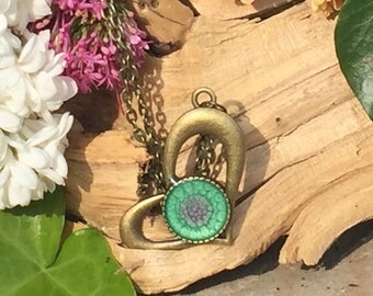 Antique Bronze Plated Pendant Style Necklace with a Green and Blue Honeycomb Effect (N031)