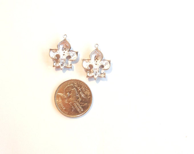 Small Pair of Antique Silver-tone Fleur De Lis Charms with Light Black Wash Accent