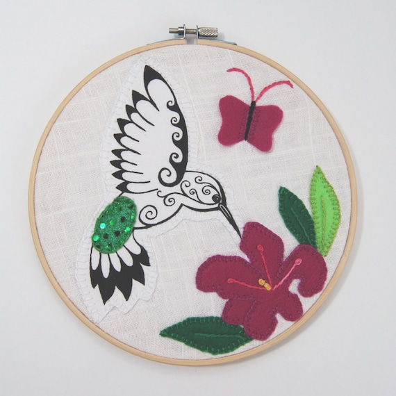 Hummingbird Hoop Art, embroidered hummingbird, bird embroidery, hummingbird picture, floral decoration, bird decoration, handmade bird art