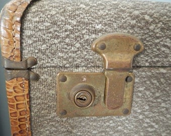Vintage Suitcase - Tweed Vintage Suitcase - Vintage Luggage - Photo Prop - Antique Suitcase - Vintage Travel