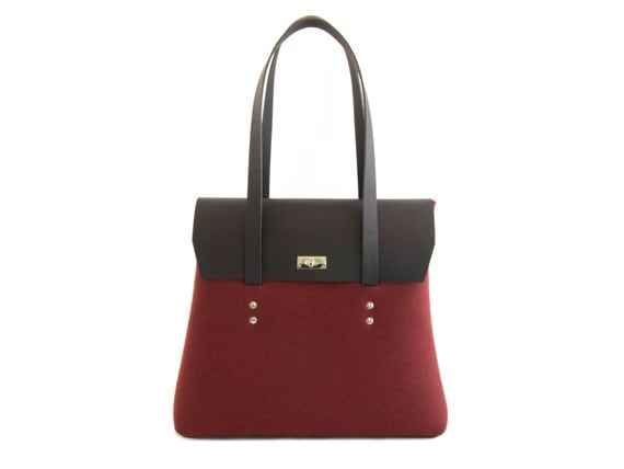 Felt and leather LARGE FLAP BAG / shoulder bag / elegant bag / maroon and black / leather straps / tote bag / wool felt / made in Italy