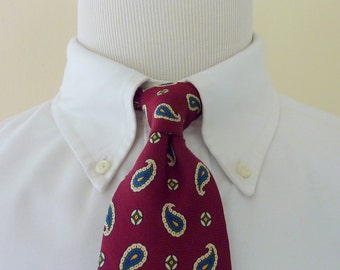 CLASSIC Vintage Brooks Brothers MAKERS Multi-Colored Paisleys on Maroon Trad / Ivy League Neck Tie. Made in USA.