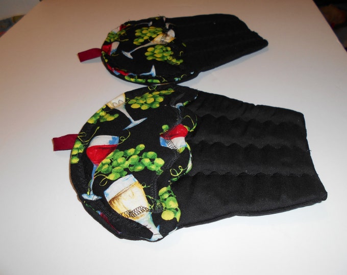 Red Wine and Grapes with Wine Glasses Quilted Potholder or a Housewarming Gift