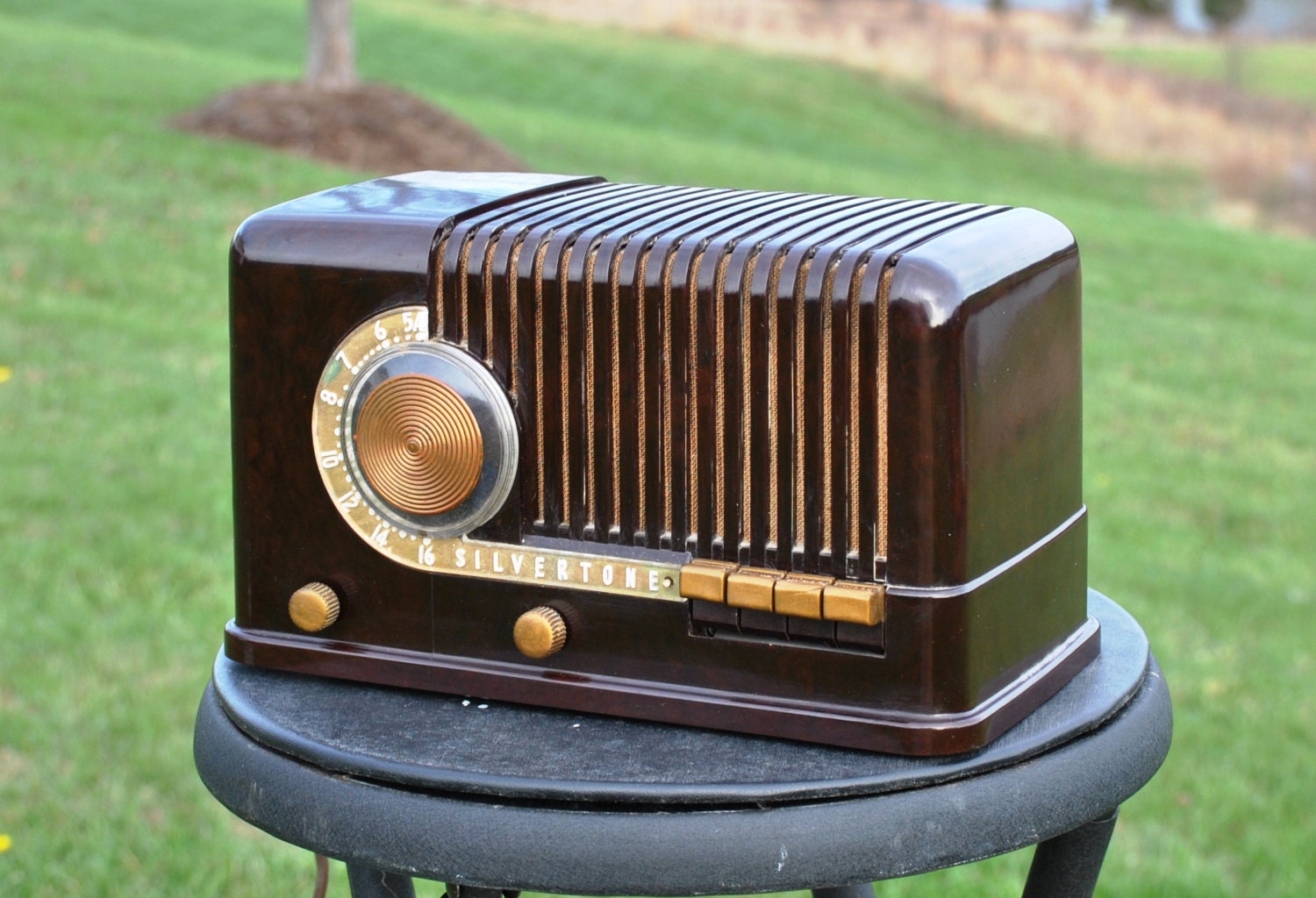 Antique 1940 Silvertone AM Radio Model 3351 by RobsAntiqueRadios