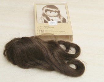 DIY puppet workshop puppet clinic: Brown long-hair wig. Circumference about 22 - 25 cm. Unused in (opened) original packaging. VINTAGE