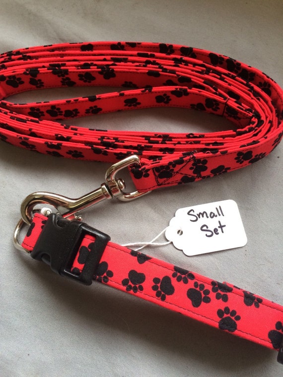 Red and Black Paw Print Leash and Collar Set by DevinsDogDays