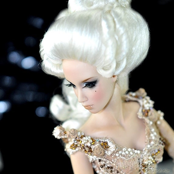 Wig Marquise Pompadour Rococo Versailles White mohair for