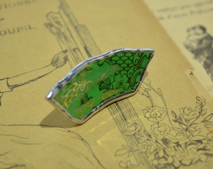 Porcelain big green and gold ring