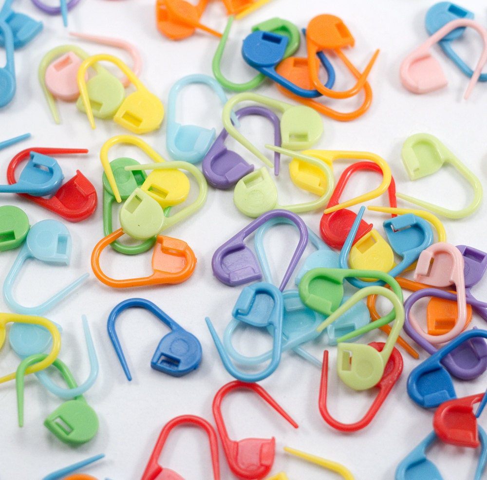 50 Plastic Stitch Markers Multicolored Knitting Markers