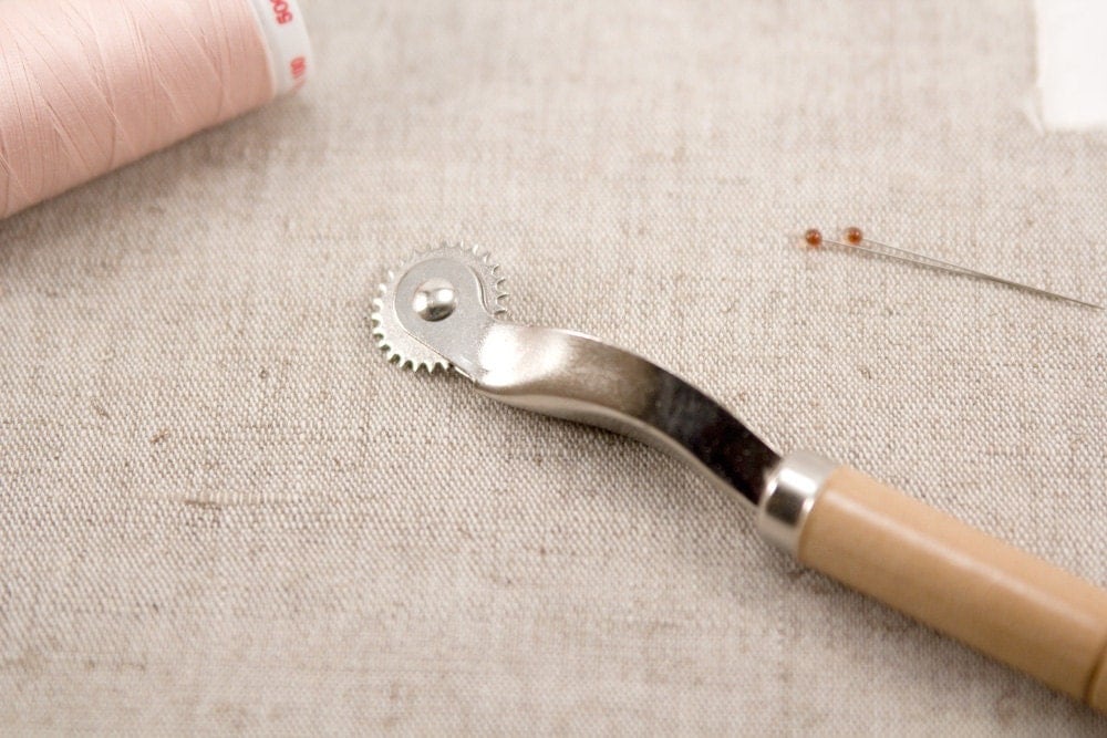 Wooden Pattern Tracing Wheel Dressmakers Wheel Spiked