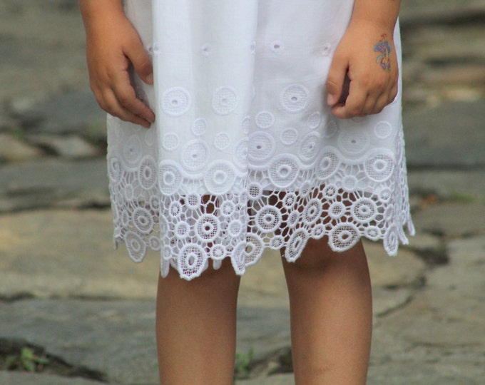 Dress 100% cotton... White dress... Dress classic... Embroidered dress