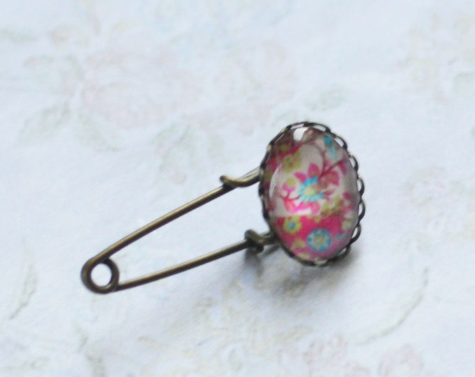 Floral Motifs // Mini pin-brooch made from metal brass with image under glass // 2016 Best Trends // Boho Chic // Fresh Gifts for All //