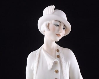 GIUSEPPE ARMANI FIGURINE - Young Lady With Vase Of Flowers c 1993