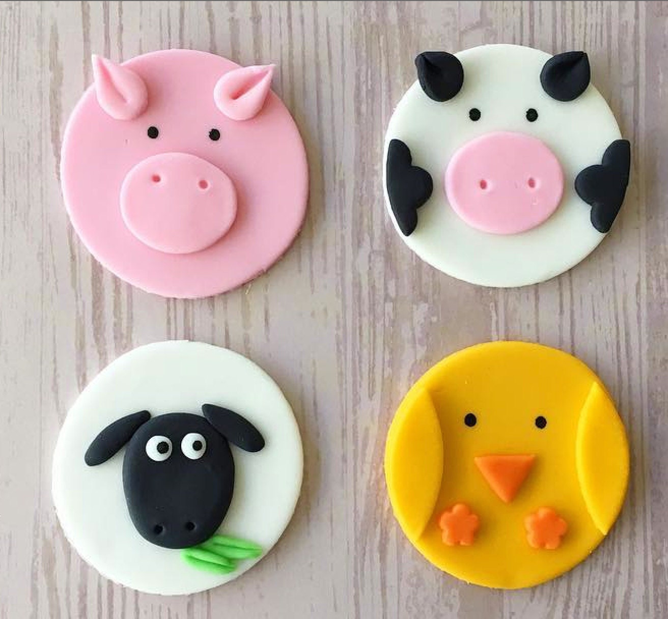 12-cute-fondant-farm-animals-cupcake-toppers