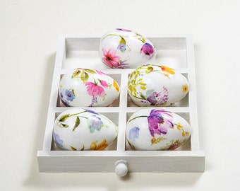 Easter Eggs. French Country Cottage Easter Home Decor. Set of 5 Easter Eggs Ornaments with Flowers for Spring Home Decor. Decoupaged Eggs.