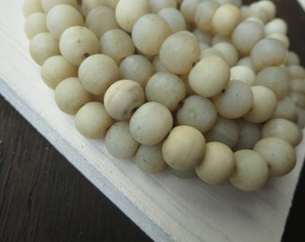 Round lampwork beads , matte beige glass beads , cream rustic beads , gritty aged look , indonesian - 9 to 11mm / 12 pcs 6a4-1