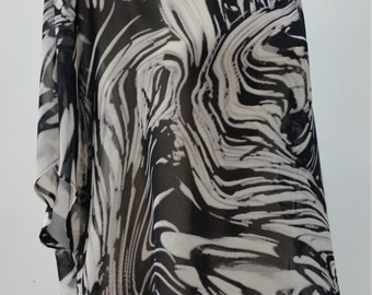 Tunique taille unique, ample et fluide, imprimé abstrait noir, gris et blanc