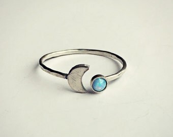 sterling silver moon blue opal ring, hammered ring, fire opal ring, moon ring, sterling silver jewelry